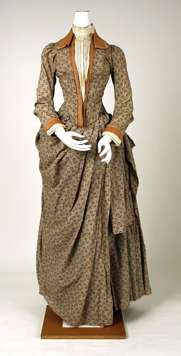Walking dress — Unknown