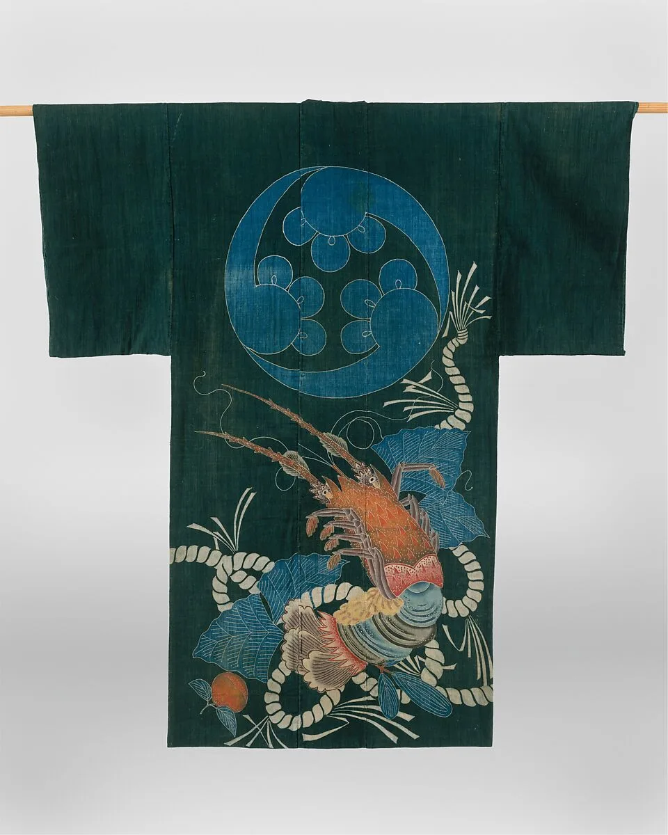 紺木綿地海老模様夜着|Kimono-Shaped Coverlet (Yogi) with Lobster and Crest — Unknown