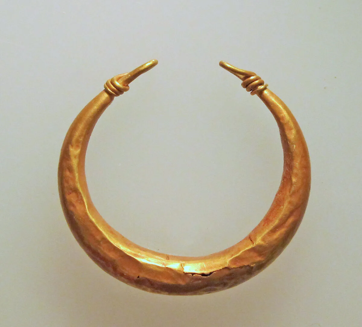 Earring of simple form — Unknown