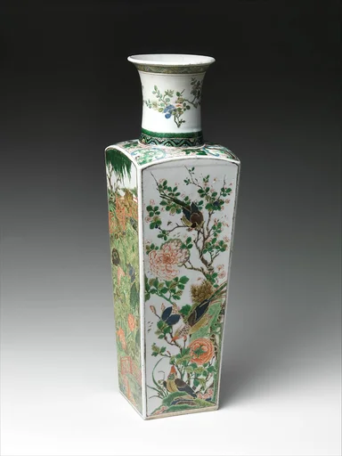 清康熙 景德鎮窯五彩四季花卉圖方瓶|Vase decorated with flowers of the four seasons