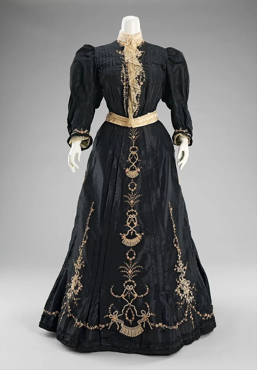 Dinner dress — Unknown
