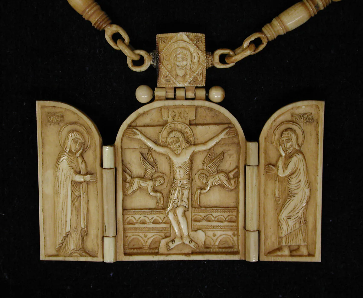 Triptych on a chain — Unknown