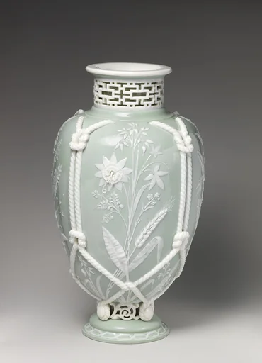 Vase with rope and wheat decoration