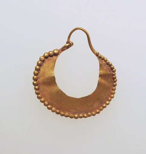 Earring, crescent-shaped