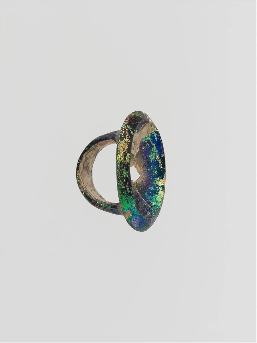 Glass finger ring — Unknown