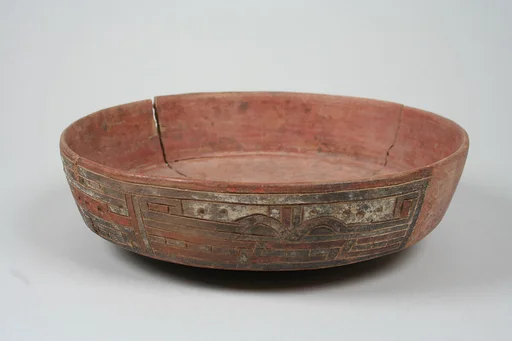 Incised bowl with felines