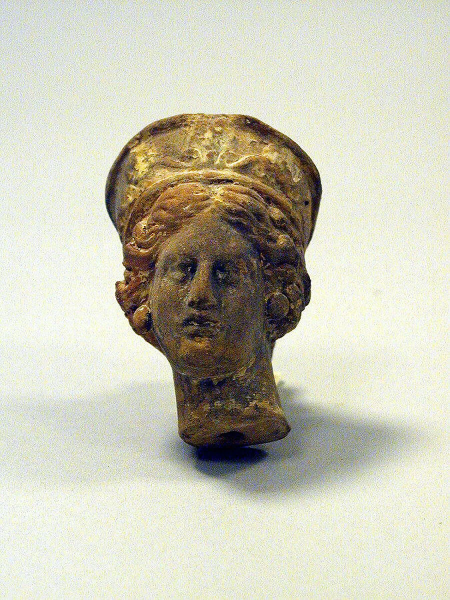 Head of a woman from a statuette — Unknown
