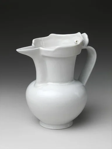 明早期    景德鎮窯白釉暗花僧帽壺|Monk’s cap ewer
