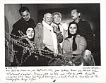 Picasso et Jean Cocteau entourées de Serge Lifar, Luis Miguel Dominguin, Lucia Bose et Jacqueline Picasso, pendent le tournage du "Testament d'Orphée", Les Baux