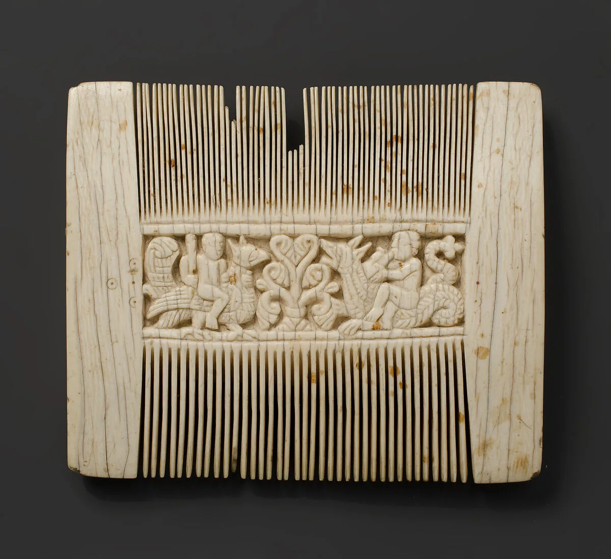 Comb with Putti and Sea Creatures — Unknown
