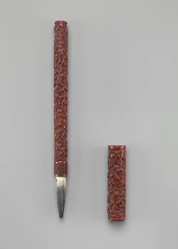 明晚期 剔紅梅紋漆筆|Brush with plum blossoms