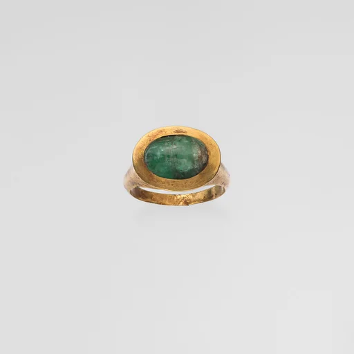 Gold and beryl ring