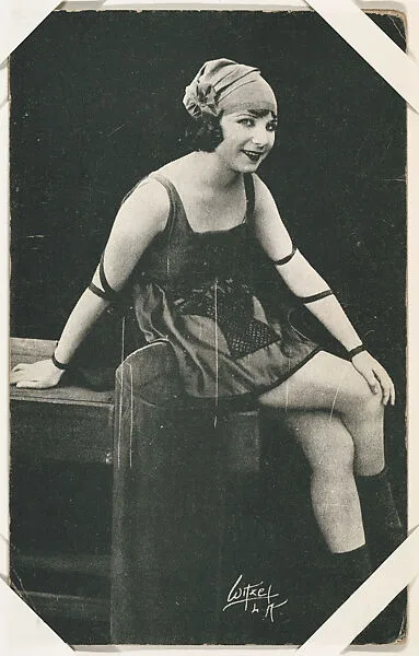 Actress in costume, seated (W423) — Unknown