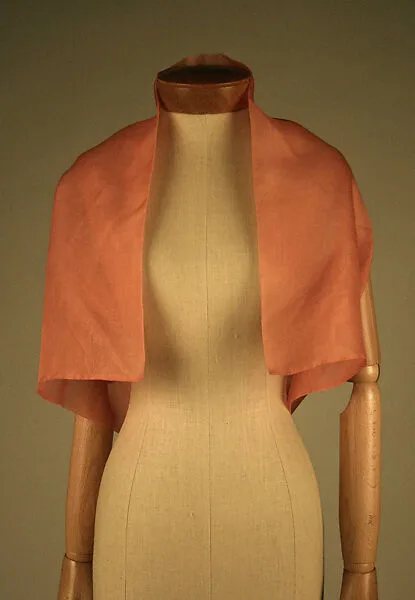 Shrug — House of Balenciaga|Cristobal Balenciaga