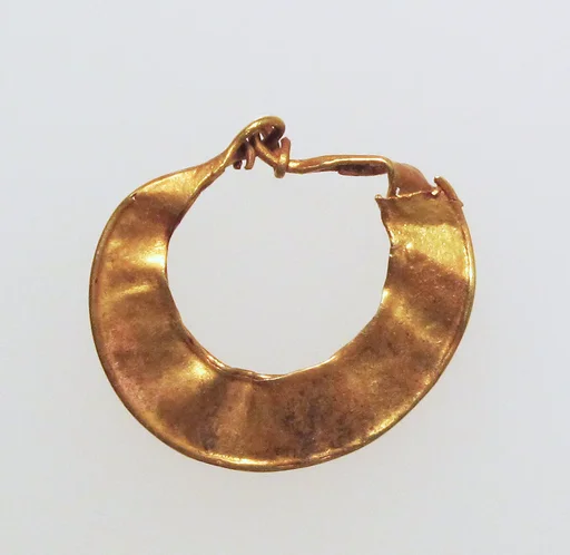 Earring, crescent-shaped