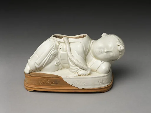 北宋 定窯孩兒枕|Base of a pillow in the form of a boy
