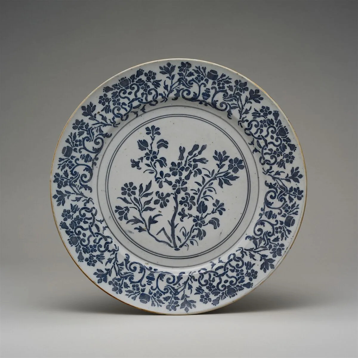 Dish with stenciled decoration — Doccia Porcelain Manufactory|Marchese Carlo Ginori