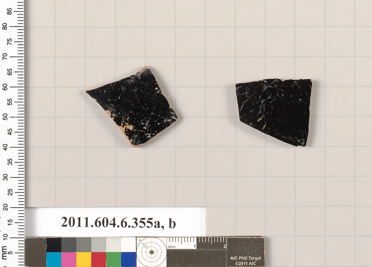 Terracotta fragments of closed shapes — Unknown
