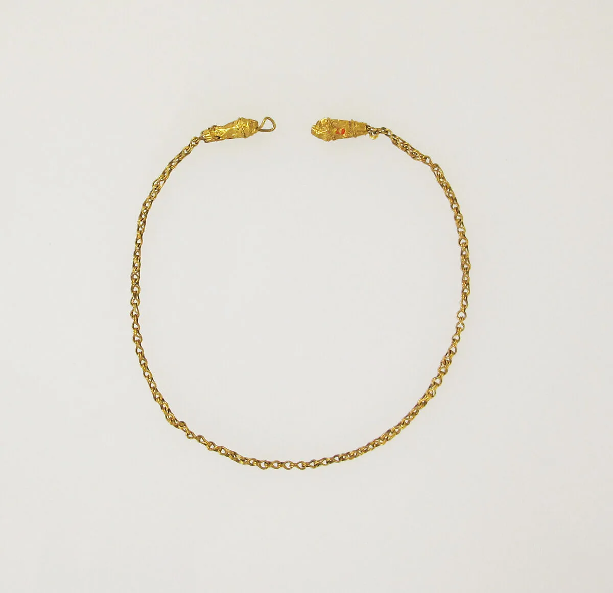 Necklace with lion head terminals — Unknown