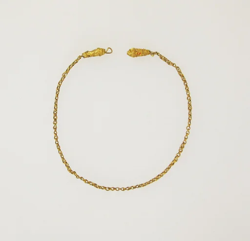 Necklace with lion head terminals