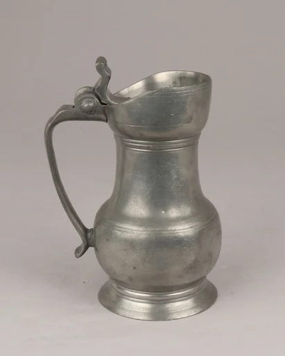 Pitcher (Pichet balustre avec gobelet en botte)