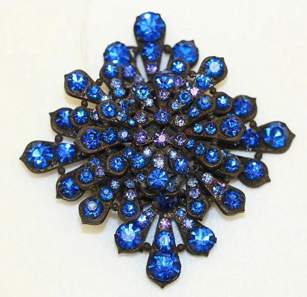 Brooch — Unknown