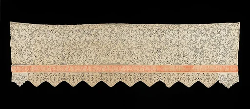 Bed curtain border