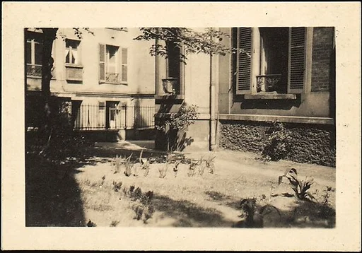 [Courtyard of  5, rue de la Santé, Paris]