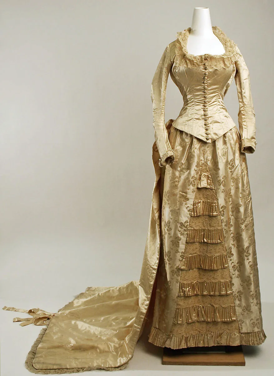 Wedding dress — Unknown