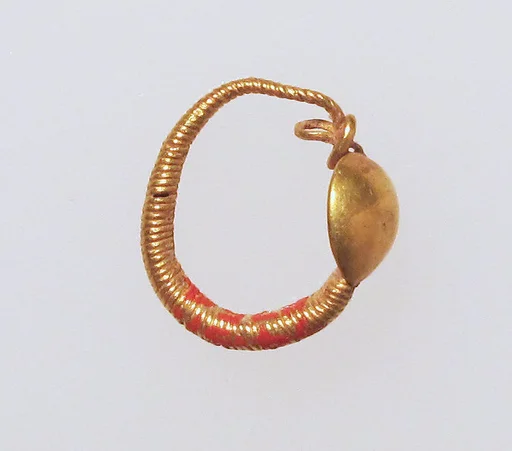 Earring with plain loop and disc