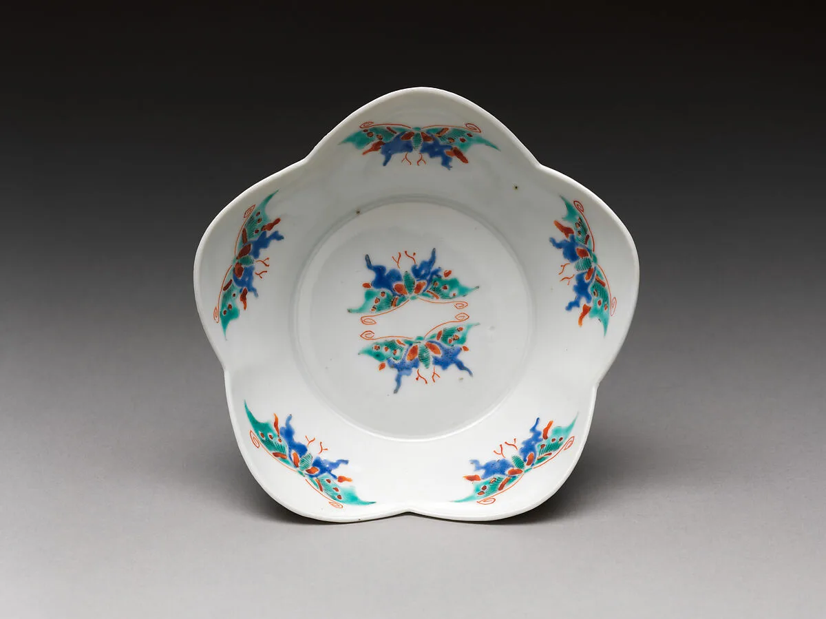 Saucer with butterflies — Unknown