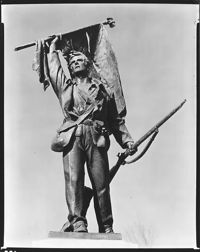 [Battlefield Monument of Soldier with Upraised Flag, Vicksburg, Mississippi]