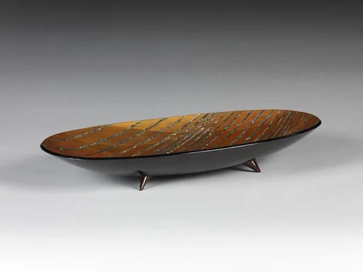 岡田雄志作　螺鈿蒔絵乾漆盛盆|Footed Tray with Stylized Waves
