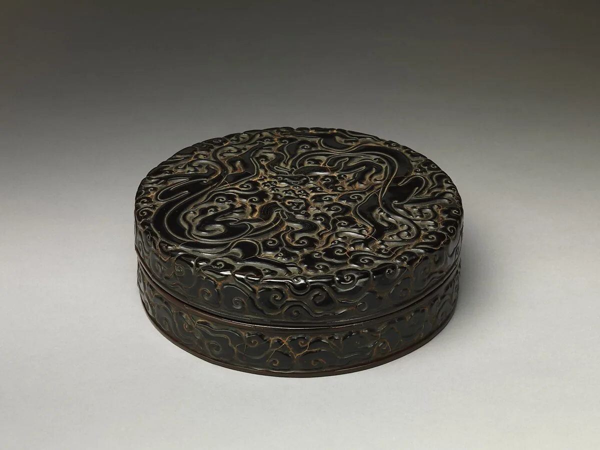 南宋 剔黑雲螭紋漆盒|Box with chi dragons amid clouds — Unknown