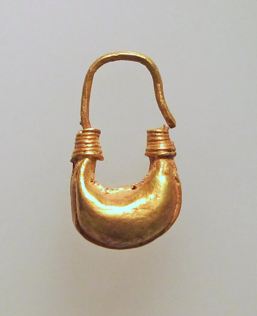 Earring, boat-shaped — Unknown