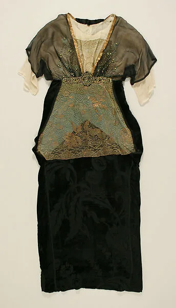 Evening dress — Unknown