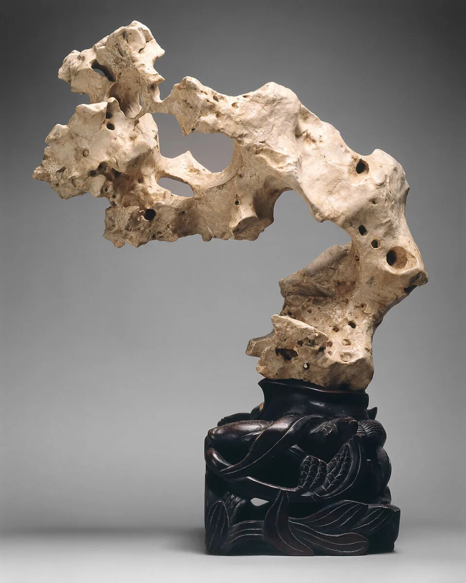 太湖奇石|Large rock with pronounced overhang and perforations — Unknown