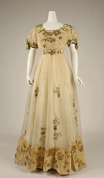 Evening dress — Unknown