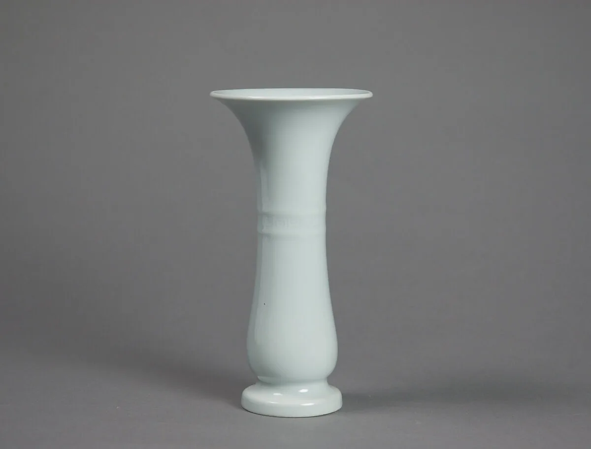 清乾隆 景德鎮窯月白釉觶瓶|Vase in the shape of an ancient ritual cup (zhi) (one of a pair) — Unknown