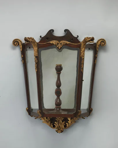 Wall lantern
