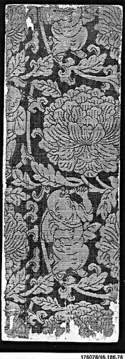 明 織錦童子紋經面|Sutra cover with boys holding the stems of large flowers