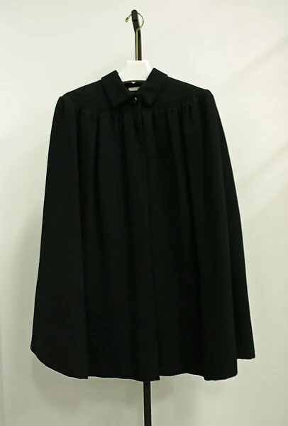 Evening cape — Cristobal Balenciaga|EISA|House of Balenciaga