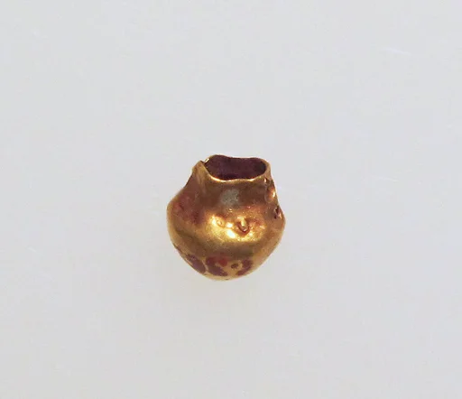 Pendant in the form of a vase