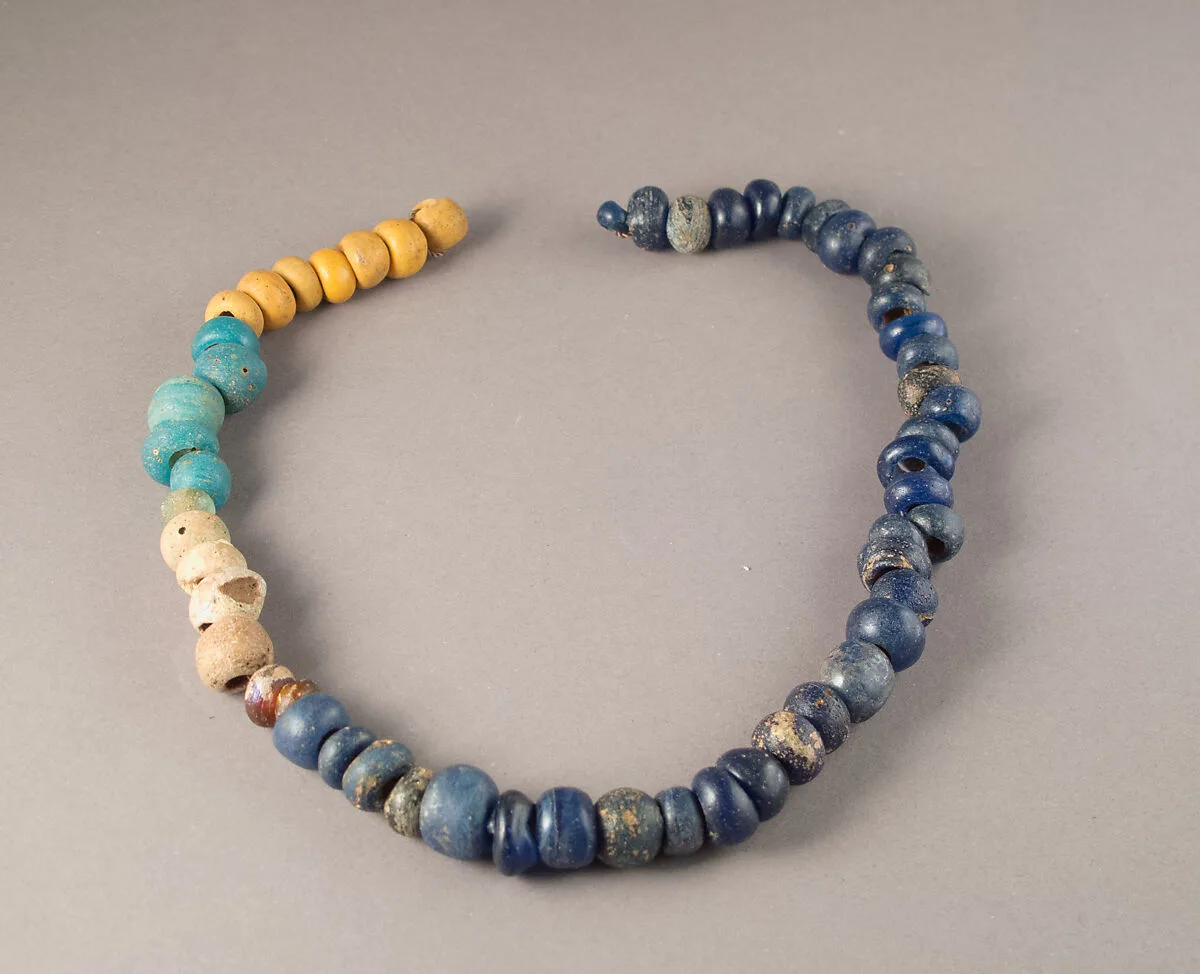 Glass beads — Unknown