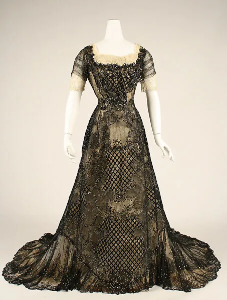 Evening dress — Unknown