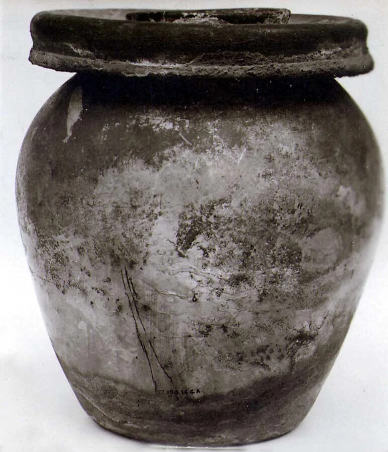 Glass jar (olla) used as a cinerary urn — Unknown