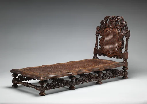 Miniature daybed