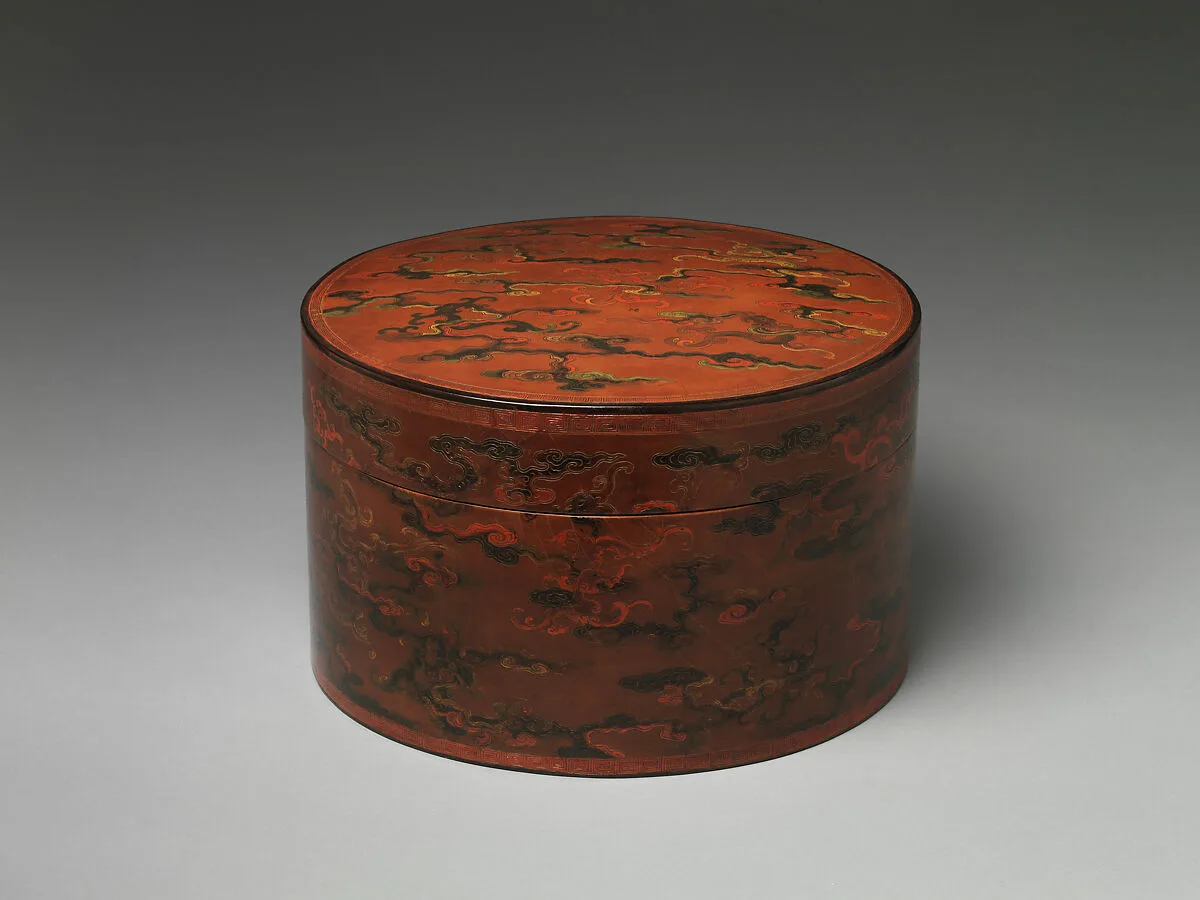 清早期 填漆雲螭紋帽盒|Hat box with stylized chi dragons — Unknown