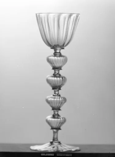 Wineglass (Hohlpuffenglas)