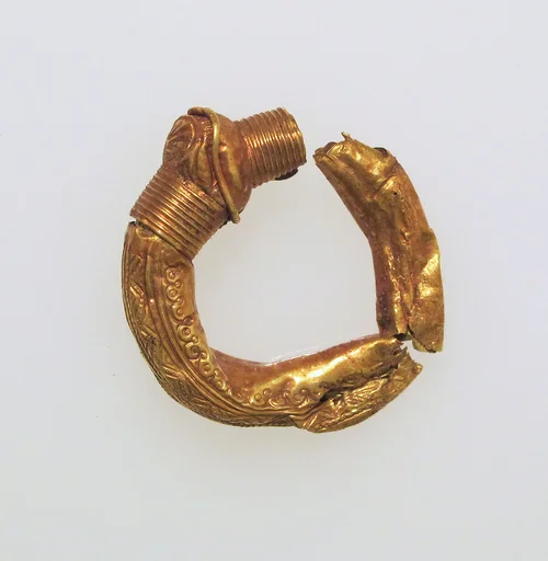 Earring, trumpet-shaped